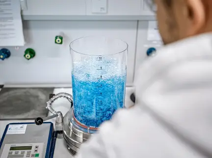 Schon bei der Entwicklung neuer Barrierepapiere ist die sp&auml;tere Recyclingf&auml;higkeit ein wesentlicher Faktor.