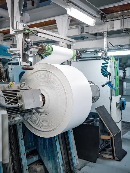Dank der einzigartigen Pilotanlage k&ouml;nnen neue Papiere sehr realistisch getestet werden &ndash; vom Verhalten in der Produktion bis zur Recyclingf&auml;higkeit.